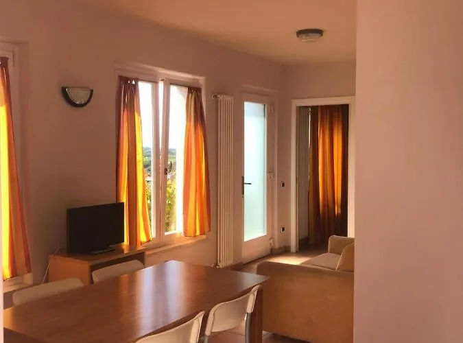 Miralago Hotel apartamentowy *