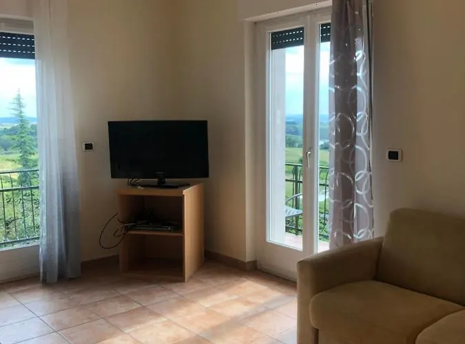 Miralago Hotel apartamentowy *